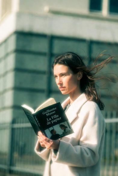 Résumé La Fille de papier