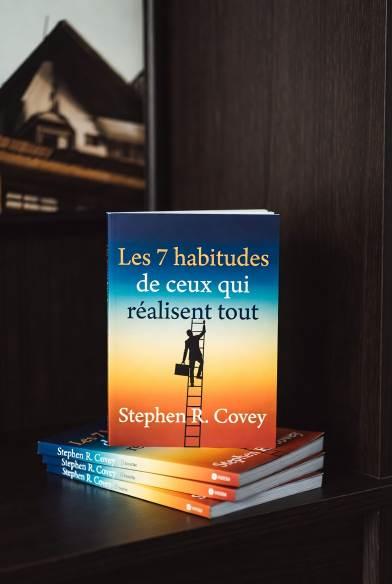 Les 7 habitudes de ceux qui réalisent tout – Résumé complet du livre culte de Covey